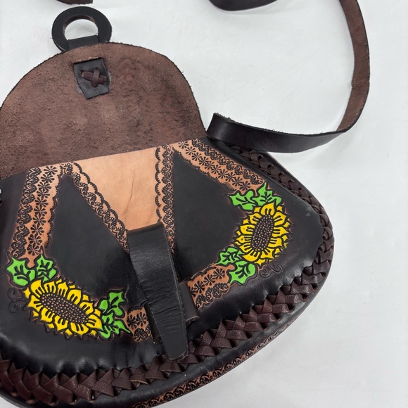 Vintage 70’s Boho Sunflower Artisan Cottagecore Tooled Leather Crossbody Bag - Picture 7 of 15